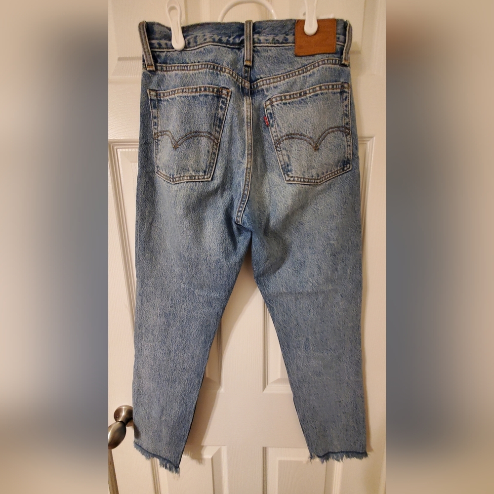 Levi's High Rise Light Blue Jeans - Picture 2 of 6